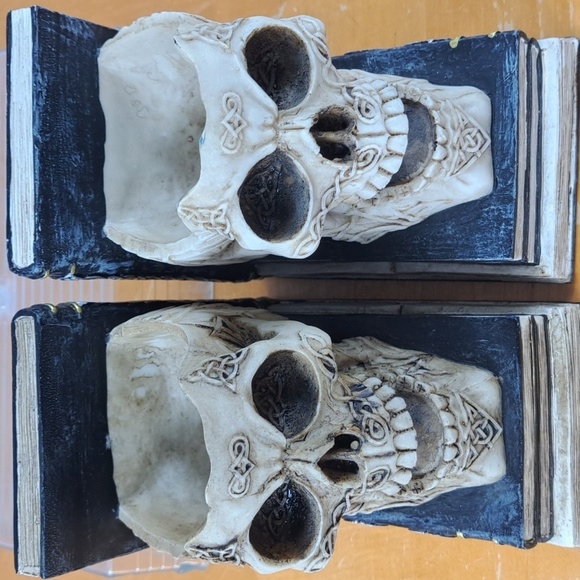 Bellaa decorative skulls small storage Celtic knot design resin bookends - Picture 4 of 8